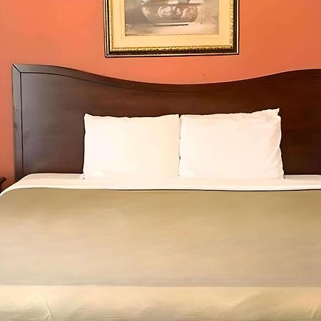 Rodeway Inn Manchester Bagian luar foto