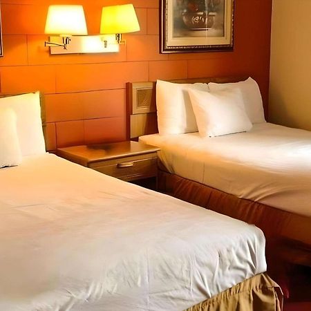 Rodeway Inn Manchester Bagian luar foto