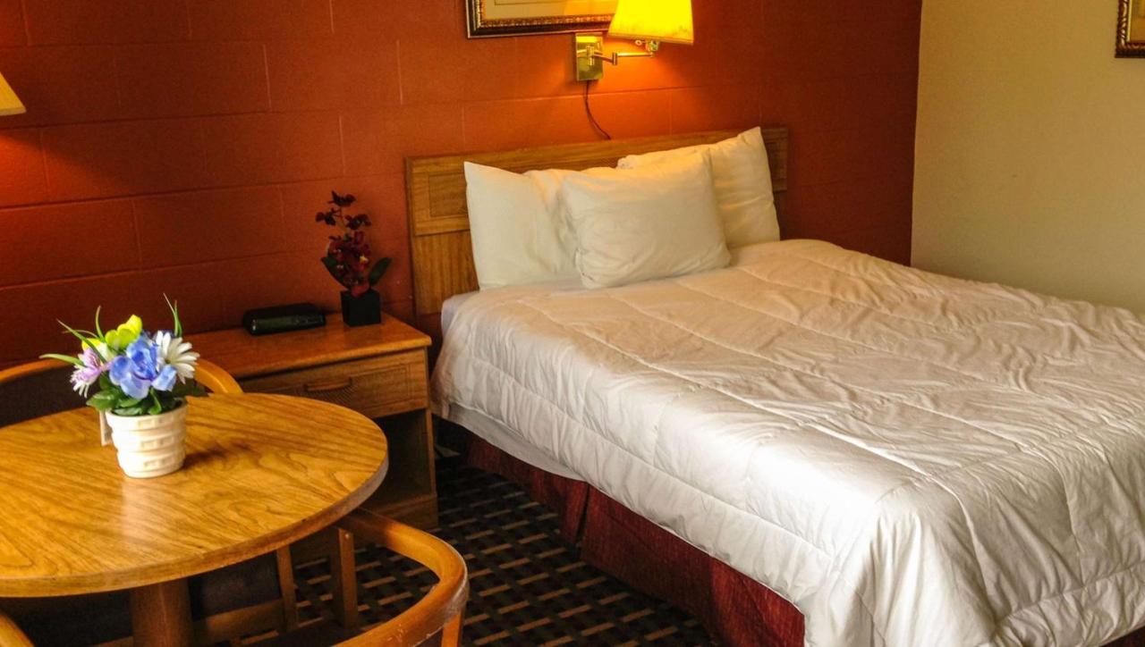 Rodeway Inn Manchester Bagian luar foto