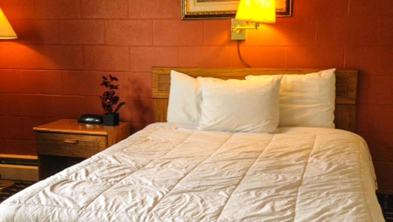 Rodeway Inn Manchester Bagian luar foto