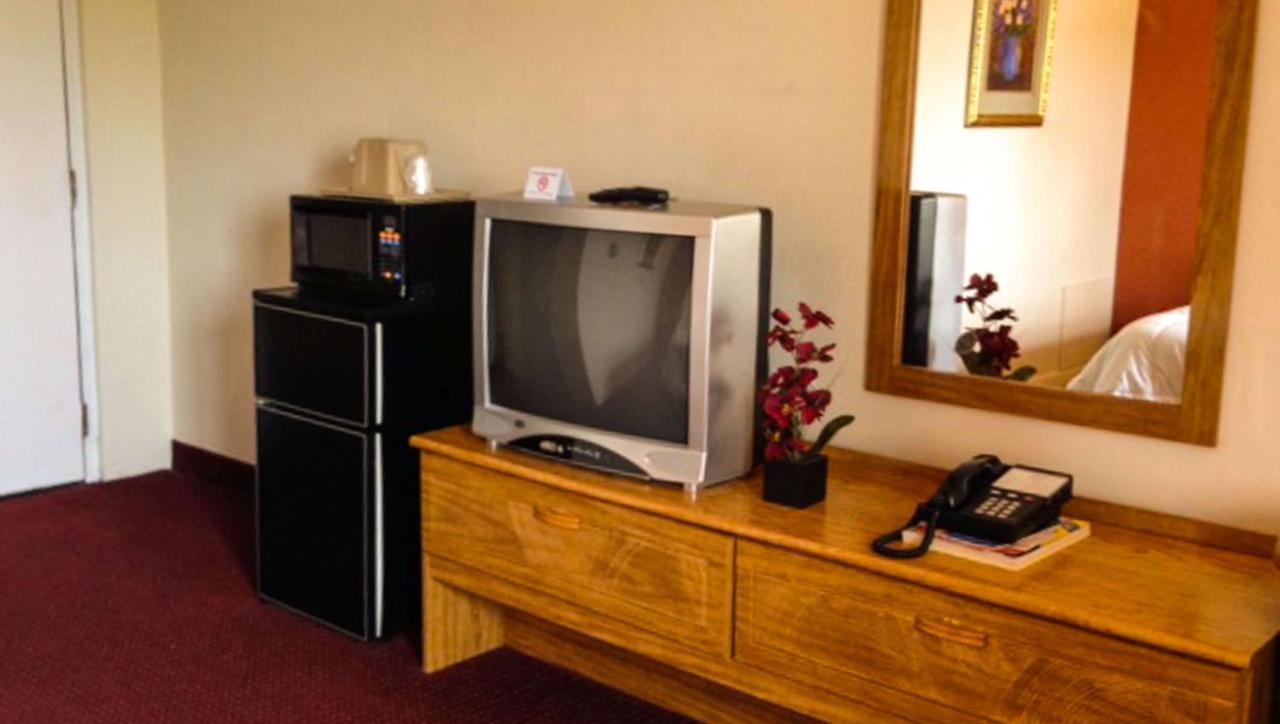 Rodeway Inn Manchester Bagian luar foto