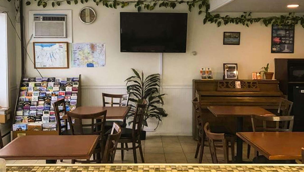 Rodeway Inn Manchester Bagian luar foto