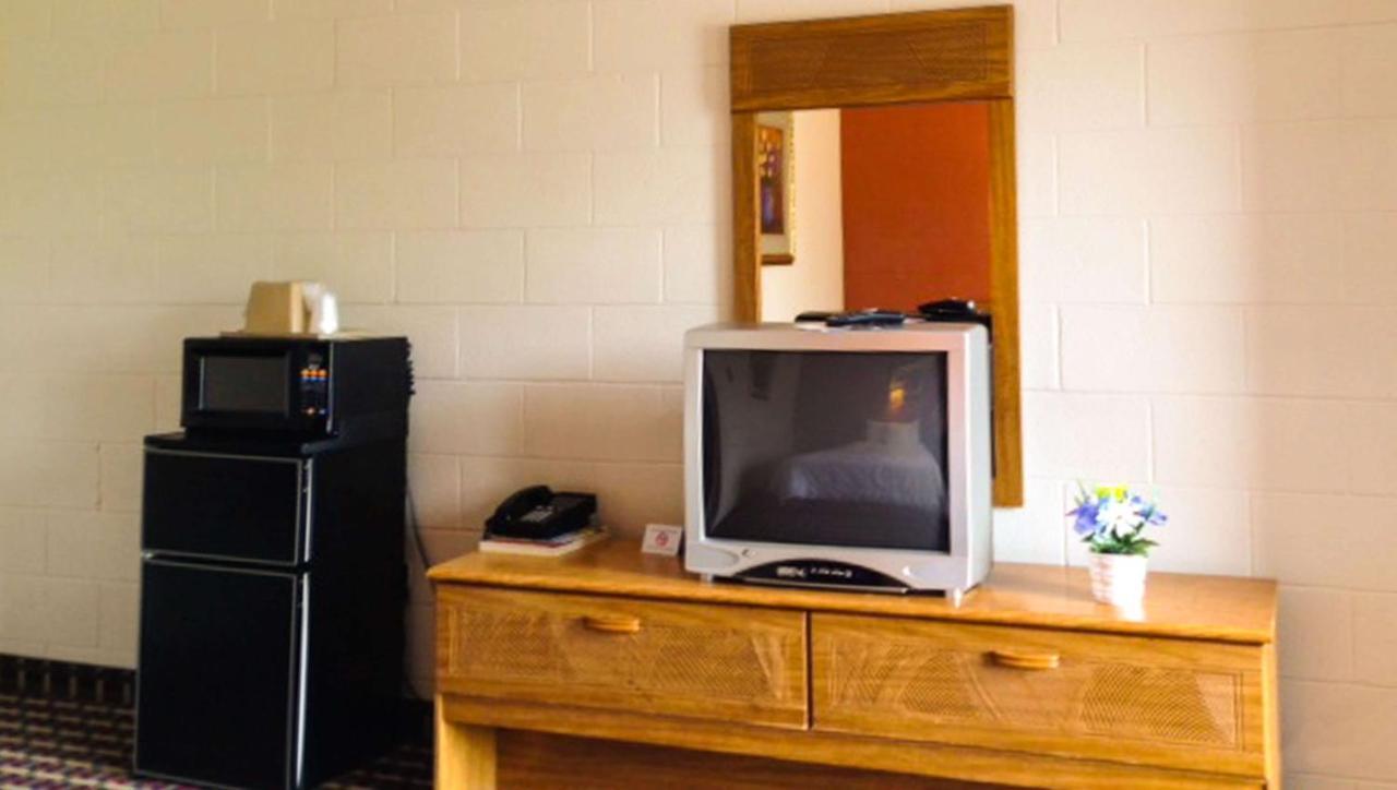 Rodeway Inn Manchester Bagian luar foto