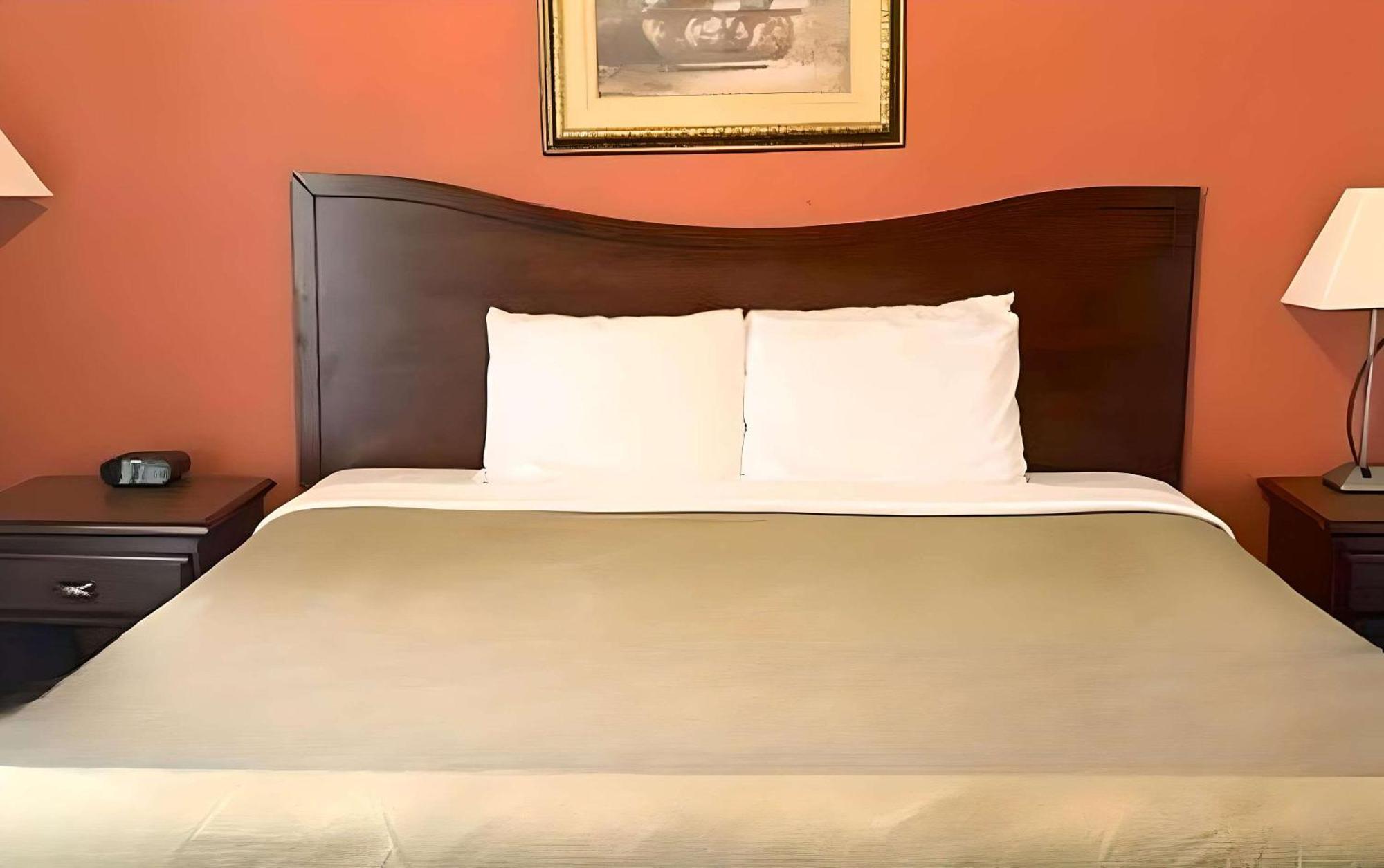 Rodeway Inn Manchester Bagian luar foto