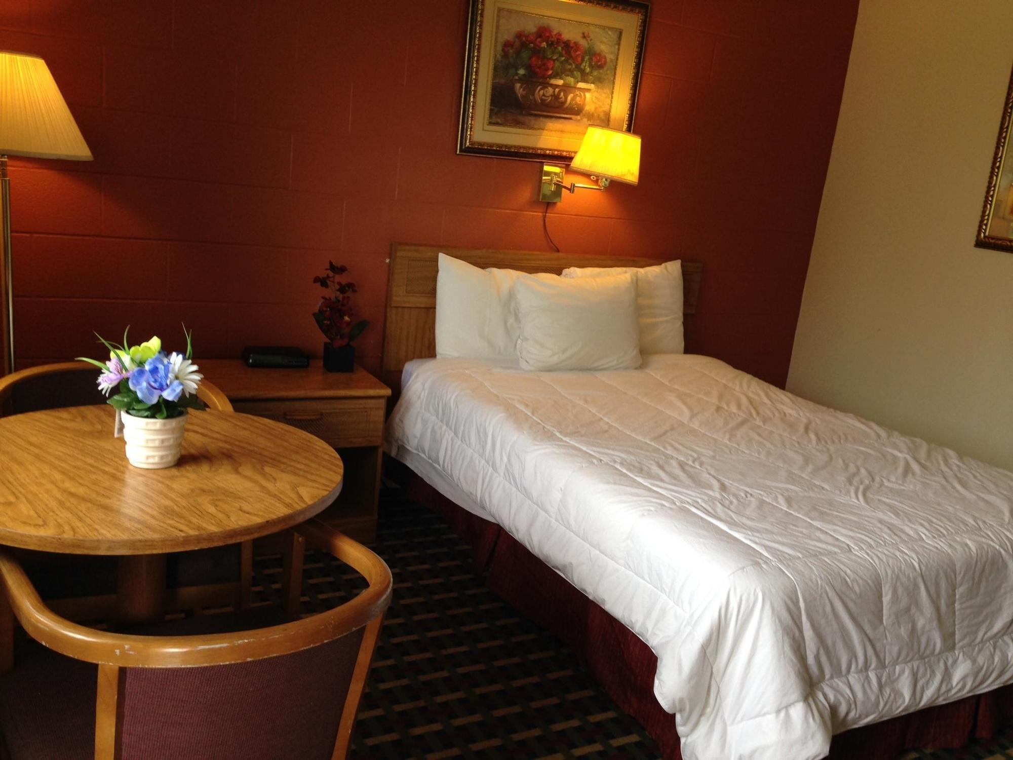 Rodeway Inn Manchester Bagian luar foto